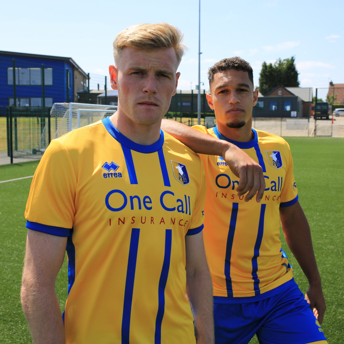 Blue stripes are back. 🙌