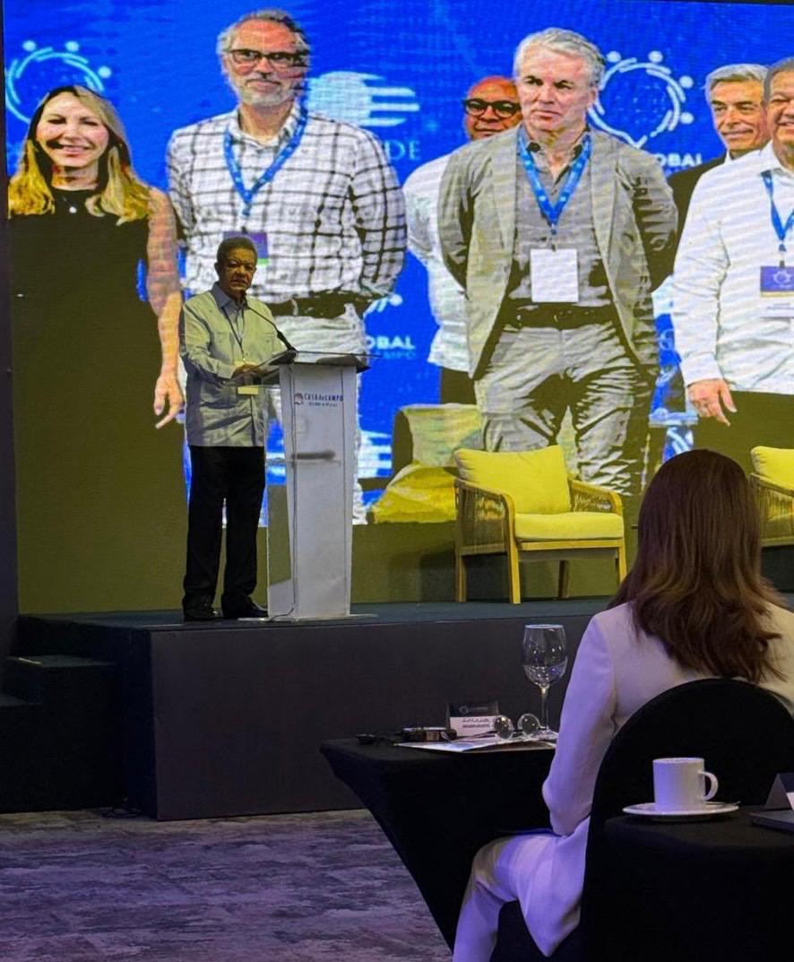 #IA|| V Foro Global Casa de Campo, ha sido inaugurado por el expresidente🇩🇴 y Pte. de <a href="/FUNGLODE/">FUNGLODE</a>, <a href="/LeonelFernandez/">Leonel Fernández</a>: El Futuro de la Inteligencia Artificial. Innovación, Ética y Desafíos Globales.
Del cual nuestra directora M.E. Mosquera (<a href="/memosquera/">Ma.Eugenia Mosquera A.</a>) es parte del Comité Ejecutivo.