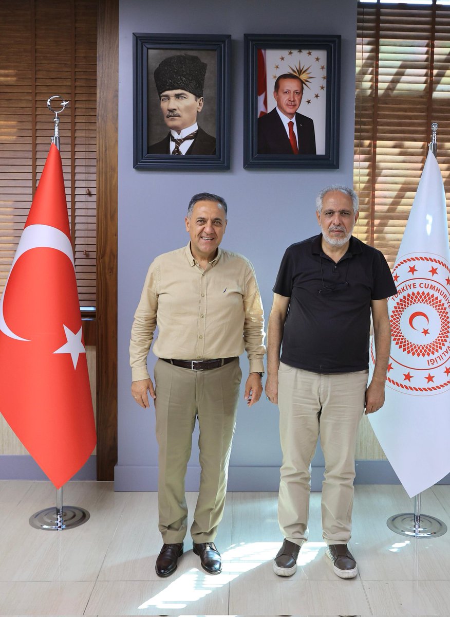 📍Bursa Vali Yardımcılığı görevim sırasında tanıdığım Bingöllü hemşehrimiz, gazeteci-yazar Nihat Nasır’a nazik ziyaretleri için teşekkür ediyorum.
Kendisine çalışmalarında başarılar diliyorum.