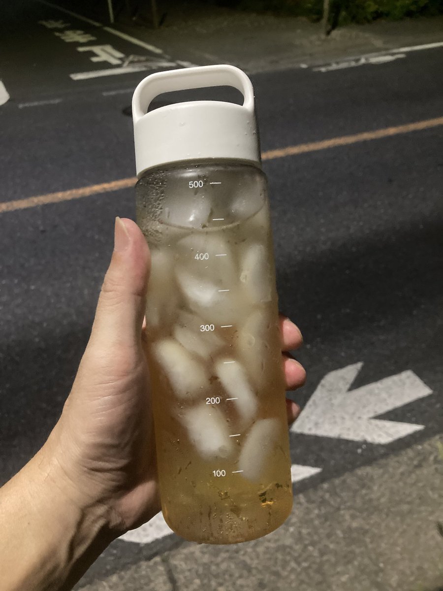 今夜も！！
氷多すぎてげ結露しまくり問題🤪

#深夜徘徊老人会