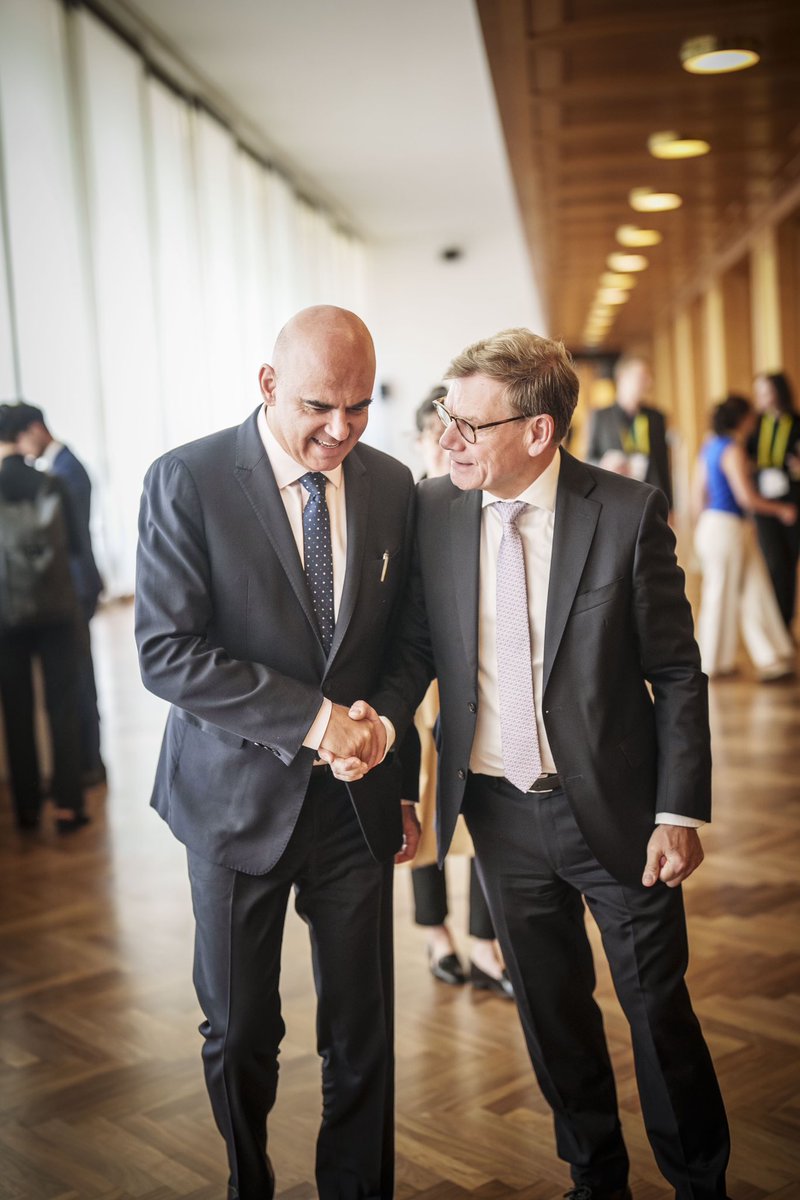 Heute feiern wir mit <a href="/NetzwerkEBD/">Europäische Bewegung</a> den 75. Jahrestag des Beitritts 🇩🇪 zum Europarat. Der <a href="/coe/">Council of Europe</a> war die erste multilaterale Institution, der die Bundesrepublik beigetreten ist. Er hat eine entscheidende Rolle auf dem Weg zu Freiheit &amp; Demokratie in 🇩🇪 gespielt. <a href="/AussenMinDE/">Johann Wadephul</a> 1/4