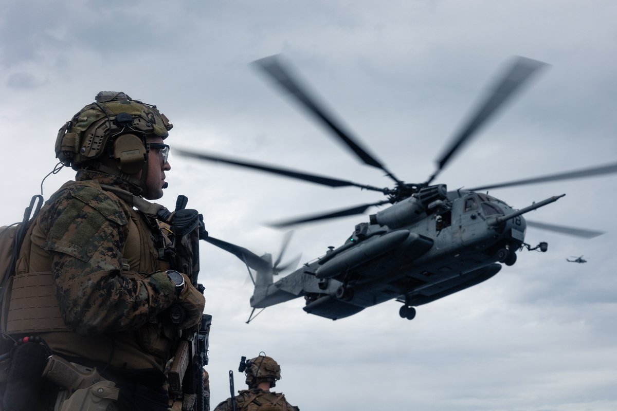 31stMeu's tweet image. 馃搷Coral Sea, July 7, 2025.
U.S. Marines with MRF, 31st MEU, conduct a VBSS exercise aboard the USS John L. Canley (ESB 6).
(@USMC 馃摳 by Cpl. Alora Finigan)
@USNavy
@DeptofDefense
@NATO
#Marines #Training #Lethality #Readiness #JointForce