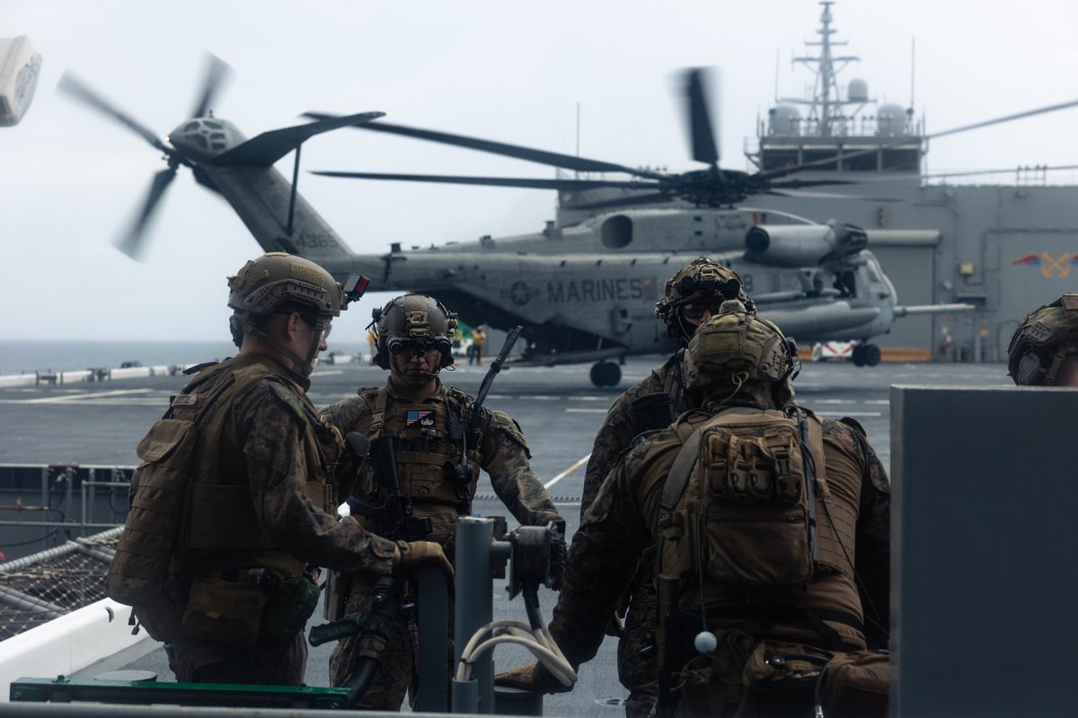 31stMeu's tweet image. 馃搷Coral Sea, July 7, 2025.
U.S. Marines with MRF, 31st MEU, conduct a VBSS exercise aboard the USS John L. Canley (ESB 6).
(@USMC 馃摳 by Cpl. Alora Finigan)
@USNavy
@DeptofDefense
@NATO
#Marines #Training #Lethality #Readiness #JointForce