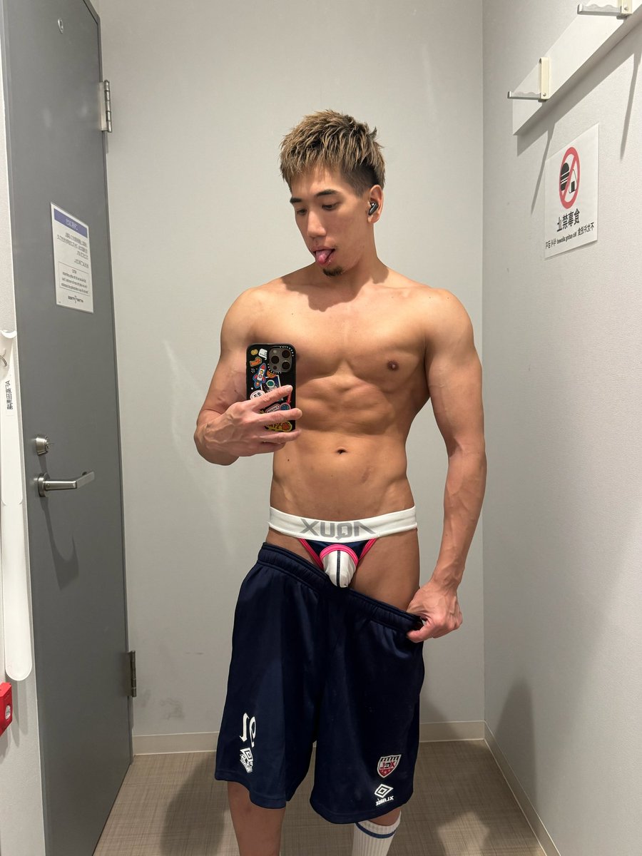 二頭の日

<a href="/aqux_tweet/">AQUX swim/underwear</a>