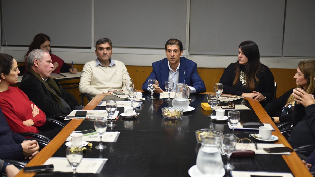 economicas_unlp's tweet photo. SE APROBÓ EL NUEVO PLAN DE ESTUDIO DE LA LIC. EN TURISMO✨
La aprobación del Plan III de la carrera conducente al título de "Licenciado/a en Turismo" se llevó a cabo el lunes 7 de julio en la sesión de Consejo Directivo de nuestra Facultad
👉Conocé más en: https://t.co/9ikN5YKJj0 https://t.co/54xZKtnXje