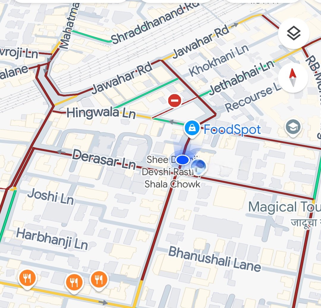 Bbhatia19's tweet photo. @MTPHereToHelp @Dev_Fadnavis @mybmc @PMOIndia @CMOMaharashtra @ParagShahBJP This is a daily issue in Ghatkopar East. Even after repeated complaints nobody is bothered to do anything about this. Even Mumbai Traffic Police has stopped acknowledging. Its a free for all. https://t.co/3Gx1uomlZS