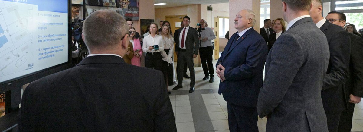 iSANS_CEE's tweet image. iSANS Monthly Propaganda Monitoring shows: Belarusian state propaganda continues to operate in a logic of total confrontation with the West and democratic opposition. Lukashenka is portrayed as the center of national unity.
🔹Belarus
In June, the regime signaled plans to boost…