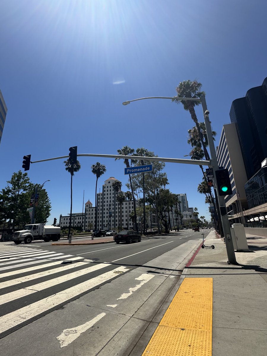 ComplyAdvantage's tweet image. Lights, camera… beach? 🏖️
We headed to Long Beach, California, to film our latest customer success story with @talamobile
Keep your shades on and your eyes peeled – the video is coming soon!