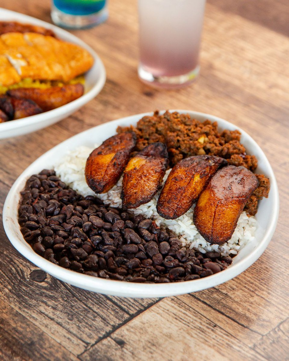 SofritoLatin's tweet image. Need weekday lunch plans? We’ve got you! 🤩

Lunch Specials are served Mon–Thurs, 11–5pm (dine-in or pick-up only!) 🕐🍴

#Lunch #LunchSpecial #QuickBite #OrlandoEats #LOVESOFRITO