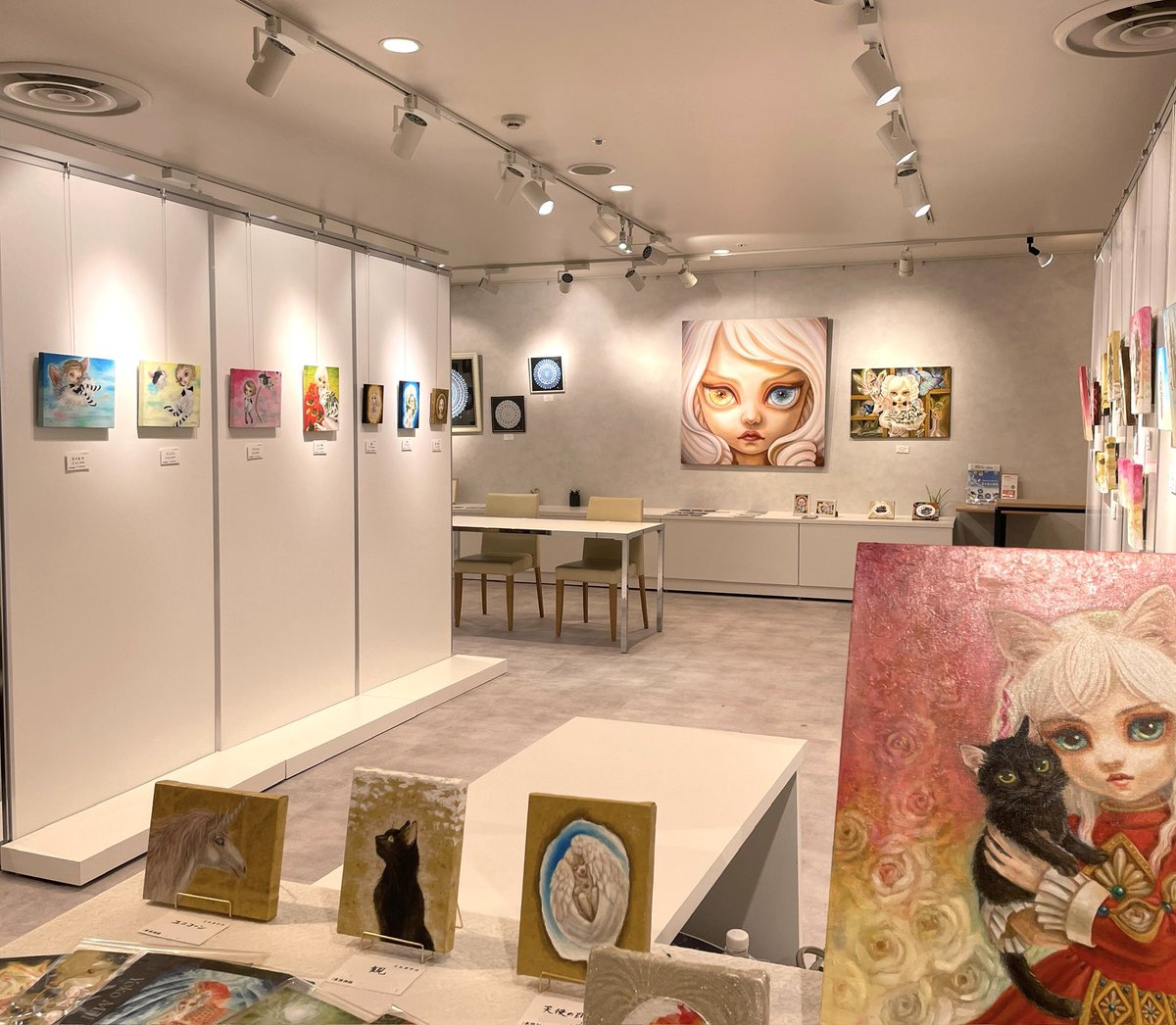 【Exhibition🌹個展のお知らせ】
2025年7月9日(水)-7月15日(火)
高槻阪急3階アートギャラリー(大阪)
10-18時(最終日-16時)
⁡
搬入が終わりました！
明日からです。
⁡
Exhibition
9-15th July 2025
Takatsuki Hankyu Square, Osaka, Japan
⁡
#contemporaryart #現代アート #art #yokomill #millyoko