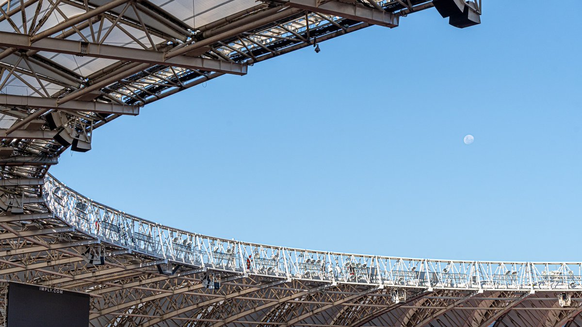 Em parceria com a BRIO e a Silicon, Inter inicia nova etapa no processo de modernização do Beira-Rio: a troca do sistema de iluminação do estádio! 💡🏟️

🔝 Os 244 novos refletores garantirão melhor qualidade de iluminação, com a possibilidade de realização de show de luzes, e