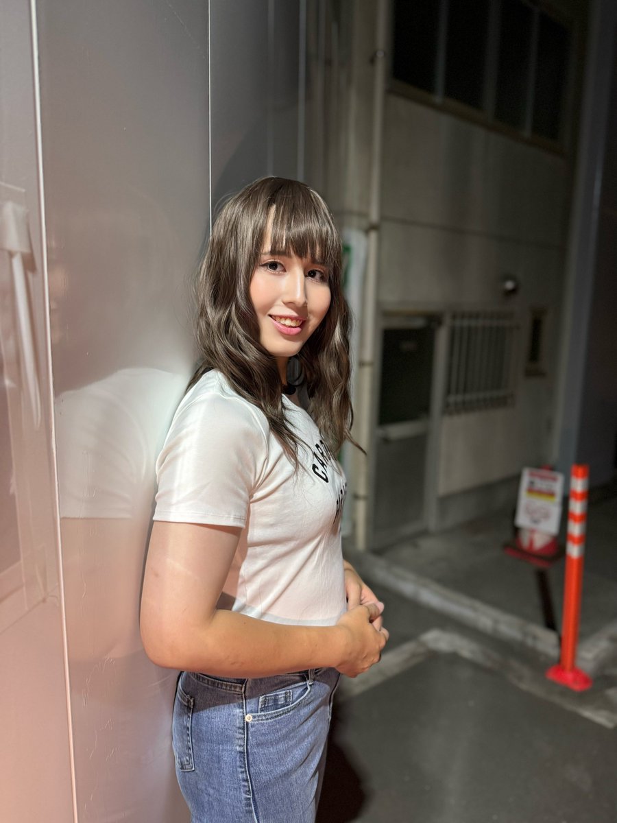 sae_nogi_1248's tweet photo. 今日のコーデはこんな感じ〜
初めてパンツスタイル披露するかな？
フォロワーさんには全然エロさがないから物足りないかも…笑
お会いした方がアイドル好きの方だったのでグッズをいくつか貰いました☺️ https://t.co/BDOL2beKZ1