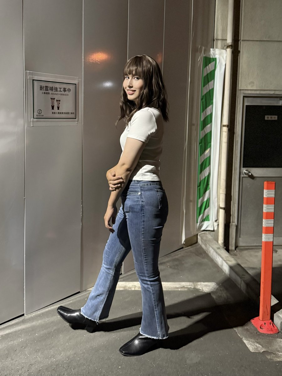sae_nogi_1248's tweet photo. 今日のコーデはこんな感じ〜
初めてパンツスタイル披露するかな？
フォロワーさんには全然エロさがないから物足りないかも…笑
お会いした方がアイドル好きの方だったのでグッズをいくつか貰いました☺️ https://t.co/BDOL2beKZ1