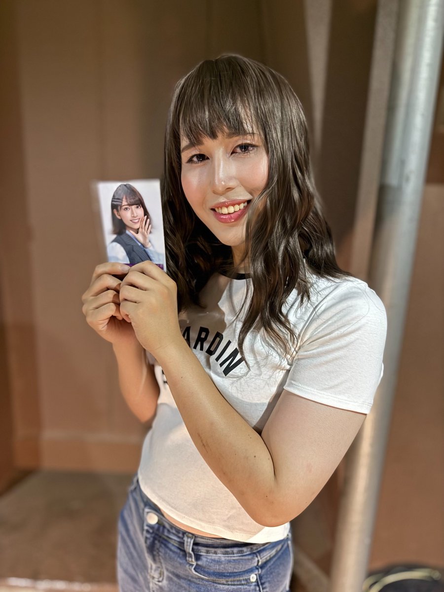 sae_nogi_1248's tweet photo. 今日のコーデはこんな感じ〜
初めてパンツスタイル披露するかな？
フォロワーさんには全然エロさがないから物足りないかも…笑
お会いした方がアイドル好きの方だったのでグッズをいくつか貰いました☺️ https://t.co/BDOL2beKZ1