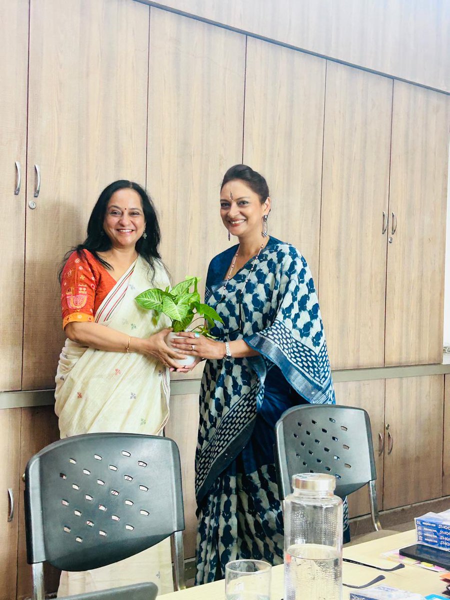 lsrcollege56's tweet image. #LSR #NonTeaching #DU Professional development program for non teaching staff of LSR witnessed enthusiastic participation. Blowing away stresses in an engaging session on Emotional Wellness by psychologist Jaya Mohan