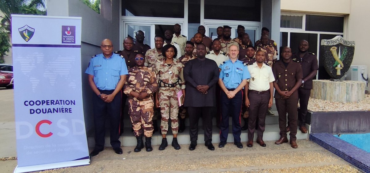 CoopSecuDefense's tweet image. #Bénin 🇧🇯🇫🇷 : renforcement des capacités douanières béninoises en matière de contrôle des marchandises sensibles, pour assurer la sécurité et la stabilité régionale.