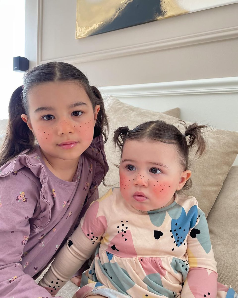 Forali565's tweet image. Big sister 💞 Little sister.