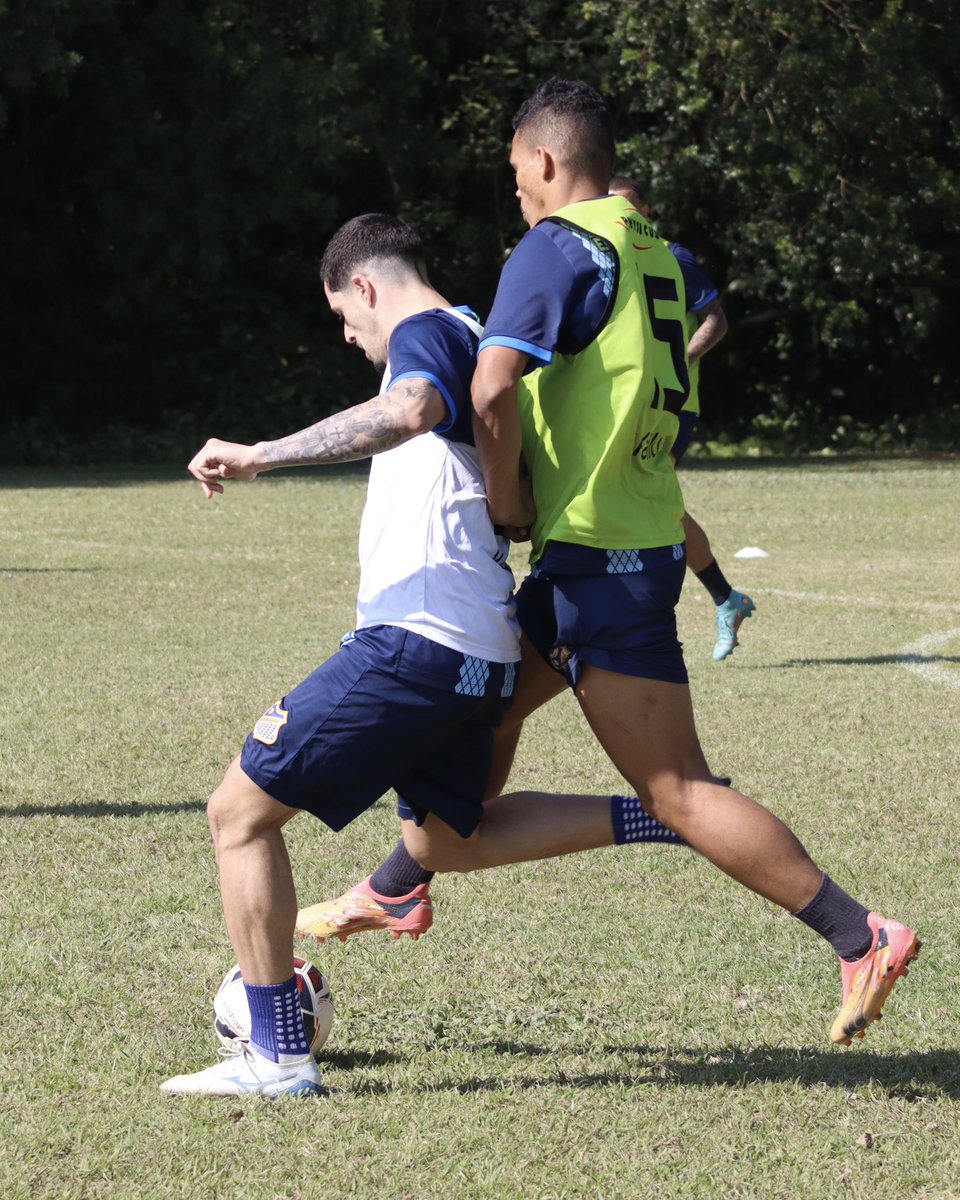 ecaguasanta's tweet photo. Terça-feira de muito treino finalizada aqui em Diadema 💪🔱
Iniciamos o dia com trabalhos de força na academia e encerramos com um treino de confrontos no campo ⚽️
📸 Daniel Gimenes / E.C. Água Santa
#VamosNetuno #AguaSanta #Netuno #Diadema #SerieD #SerieD2025 https://t.co/p27tE4ma7o