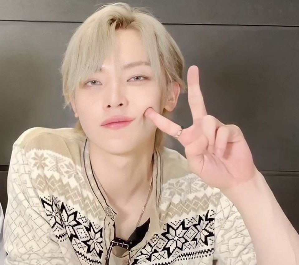 니코생일축하해🎂
맛잇는거많이먹구좋은하루보내길
#HAPPY_NICHOLAS_DAY
#린커우에서온_천재천사_니콜라스생일