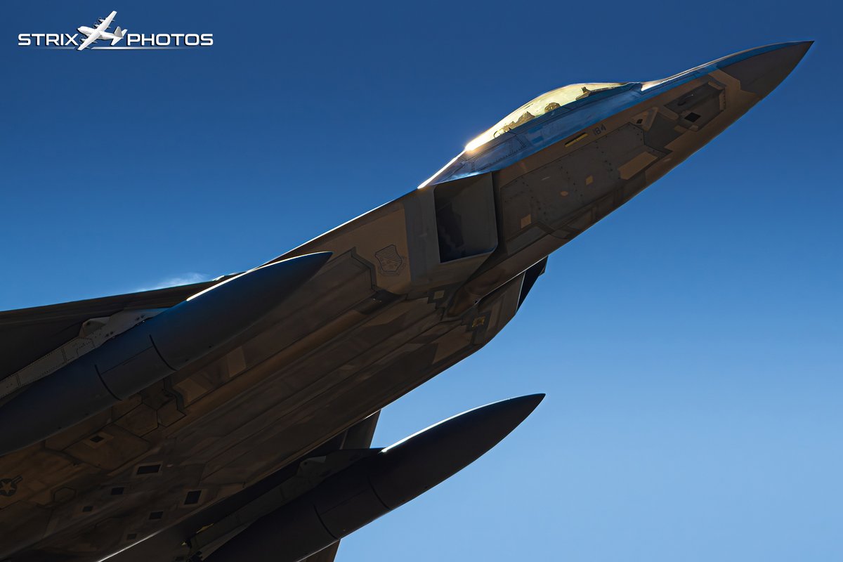 StrixPhotos's tweet image. Bringing the heat ☀️
An F-22 Raptor from the 94th Fighter Squadron departs RAF Lakenheath on a beautiful summer's day 🙌
📸 @48FighterWing