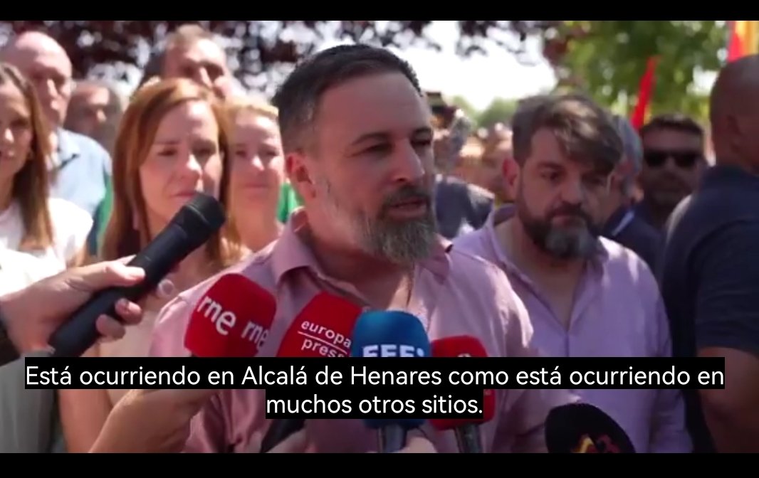 @PAZyLIBERTAD (@pazylibertad7) on Twitter photo <a href="/MareasCiudadana/">Paz Ahora</a> <a href="/realDonaldTrump/">Donald J. Trump</a> <a href="/ppopular/">Partido Popular</a> <a href="/vox_es/">VOX 🇪🇸</a> <a href="/CEARefugio/">CEAR</a> <a href="/attacespana/">ATTAC España</a> <a href="/SOS_Racisme/">SOS Racisme</a> <a href="/Maitemola/">Maite Mola</a> <a href="/m_tere_perez/">María Teresa Pérez</a> <a href="/PodemCat/">PodemCatalunya</a> <a href="/iuandalucia/">IU Andalucía🔻</a> <a href="/MasMadrid__/">Más Madrid</a> <a href="/ehbildu/">EH Bildu</a> <a href="/Esquerra_ERC/">Esquerra Republicana</a> SOS Racismo:
El partido neofranquista (conocido como <a href="/vox_es/">VOX 🇪🇸</a> ) que gobierna ayuntamientos, diputaciónes y comunidades autónomas con el partido postfranquista, (conocido como <a href="/ppopular/">Partido Popular</a> ) amenaza con deportar a 8 millones de inmigrantes.
RACISMO MATA.
x.com/MareasCiudadan… <a href="/MareasCiudadana/">Paz Ahora</a> <a href="/realDonaldTrump/">Donald J. Trump</a> <a href="/ppopular/">Partido Popular</a> <a href="/vox_es/">VOX 🇪🇸</a> <a href="/CEARefugio/">CEAR</a> <a href="/attacespana/">ATTAC España</a> <a href="/SOS_Racisme/">SOS Racisme</a> <a href="/Maitemola/">Maite Mola</a> <a href="/m_tere_perez/">María Teresa Pérez</a> <a href="/PodemCat/">PodemCatalunya</a> <a href="/iuandalucia/">IU Andalucía🔻</a> <a href="/MasMadrid__/">Más Madrid</a> <a href="/ehbildu/">EH Bildu</a> <a href="/Esquerra_ERC/">Esquerra Republicana</a> SOS Racismo:
El partido neofranquista (conocido como <a href="/vox_es/">VOX 🇪🇸</a> ) que gobierna ayuntamientos, diputaciónes y comunidades autónomas con el partido postfranquista, (conocido como <a href="/ppopular/">Partido Popular</a> ) amenaza con deportar a 8 millones de inmigrantes.
RACISMO MATA.
x.com/MareasCiudadan…