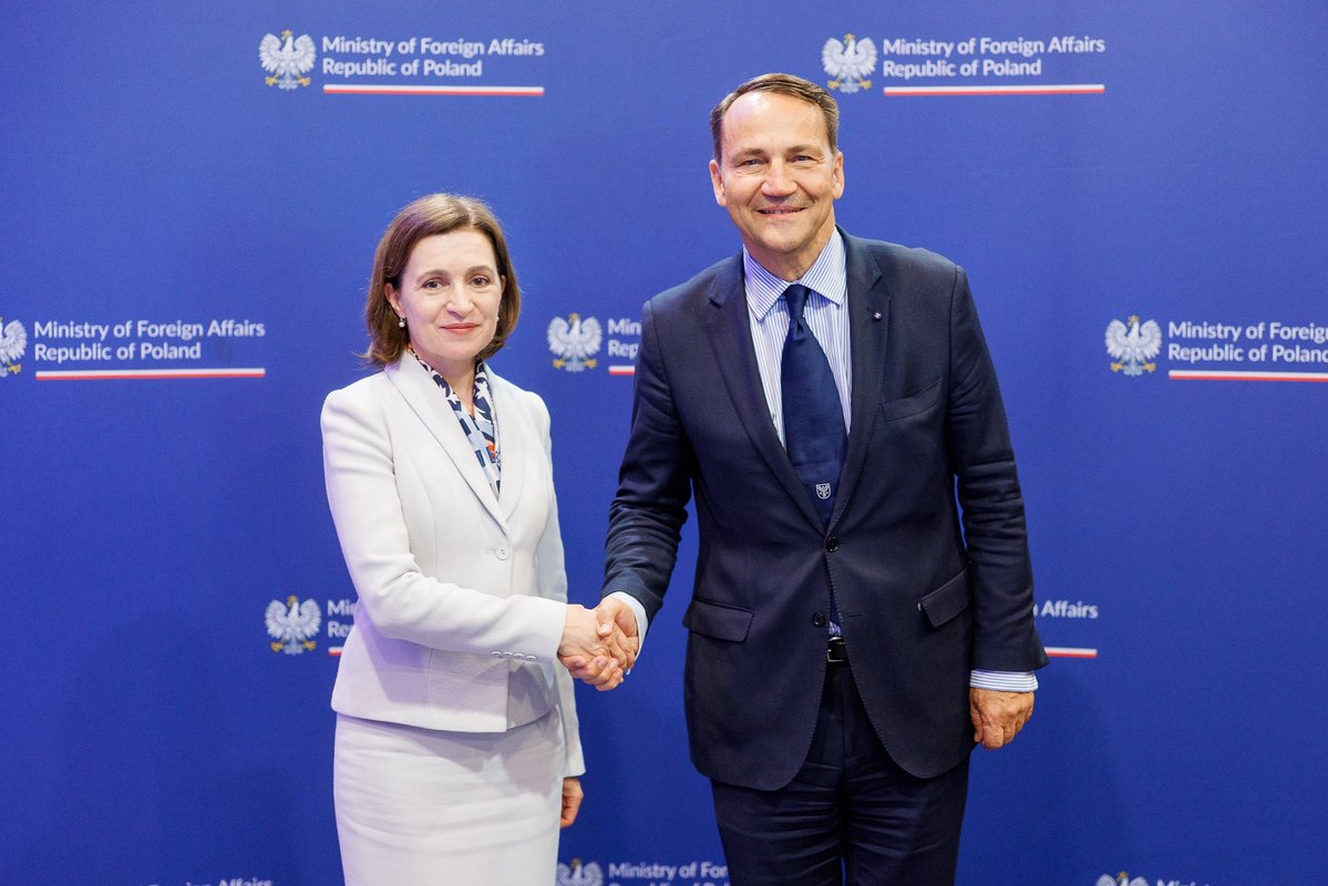 sandumaiamd's tweet image. Honoured to address the Polish Ambassadors’ Conference at the invitation of @sikorskiradek. I spoke about how hybrid threats cross borders — and so must our response.
As Moldova advances on its EU path, we already act, think, and contribute like a member. That, too, is security.