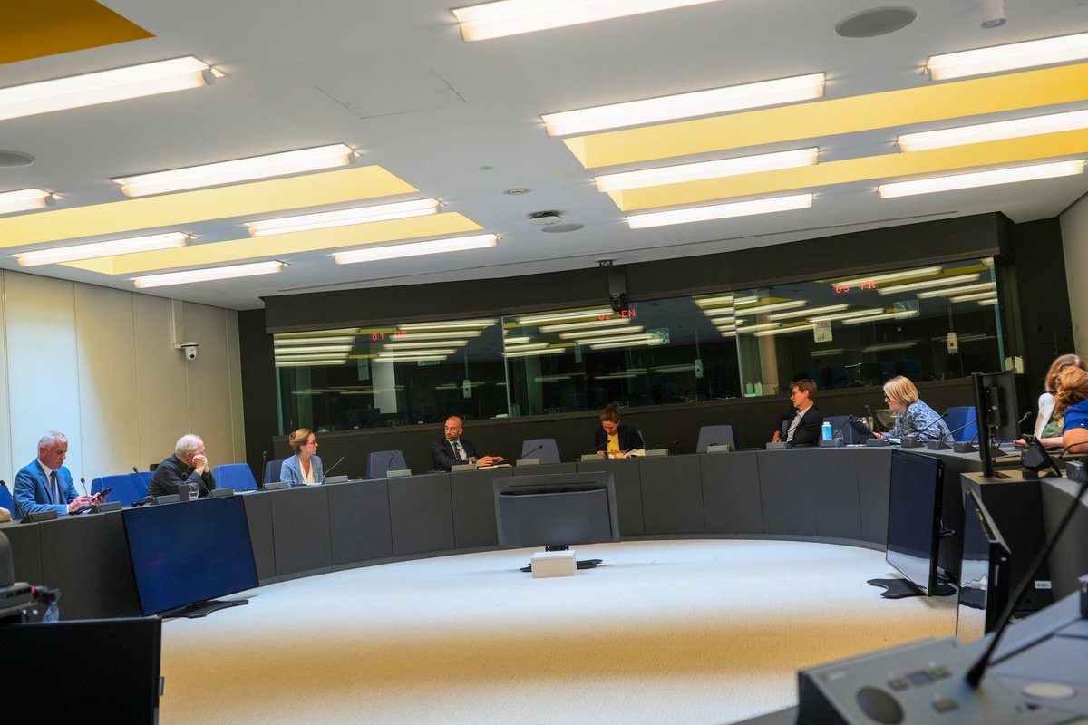 ValerieHayer's tweet image. Merci @benjaminhaddad pour nos échanges ce matin avec la délégation @Ensemble_UE.
Guerre commerciale avec Trump, Mercosur, situation en Ukraine et au Moyen-Orient : l’actualité est brûlante et nécessite une réponse forte de l’Europe. Nous y travaillons.