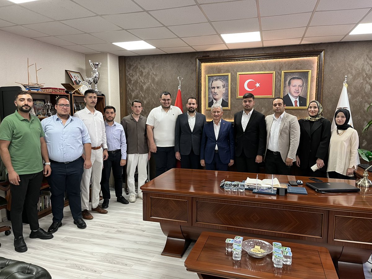 Yürütme ekibimizle birlikte İlçe Başkanımız <a href="/KayasSebahatdin/">Sebahatdin Kayas</a>’i ziyaret ettik.
Gençliğin enerjisi, heyecanı ve AK Gençlik vizyonuyla projelerimizi, hedeflerimizi konuştuk. Daha güçlü yarınlar için birlik ve beraberlik içinde durmadan çalışmaya devam ediyoruz.

Hedefimiz net: