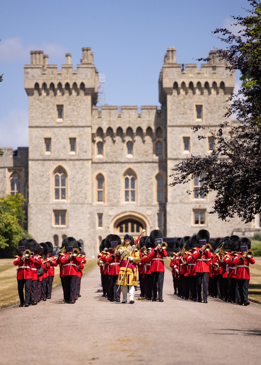 ArmyInLondon's tweet image. The French State Visit has got off to a glittering start with horses, scarlet, gold and silver uniforms, and glorious music that underpinned the closeness of our nations’ friendship. Welcome to Windsor President Macron!