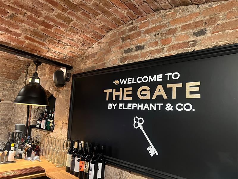 OriginalShrews's tweet image. Say hello to The Gate by Elephant & Co! 🎊
Located in Traitor's Gate Arcade, The Gate serves up indulgent brunches and steakhouse dinners.
Go American and sample the steak and eggs breakfast - you won't look back! 🥩🍳
Learn more 👉 originalshrewsbury.co.uk/business-direc…