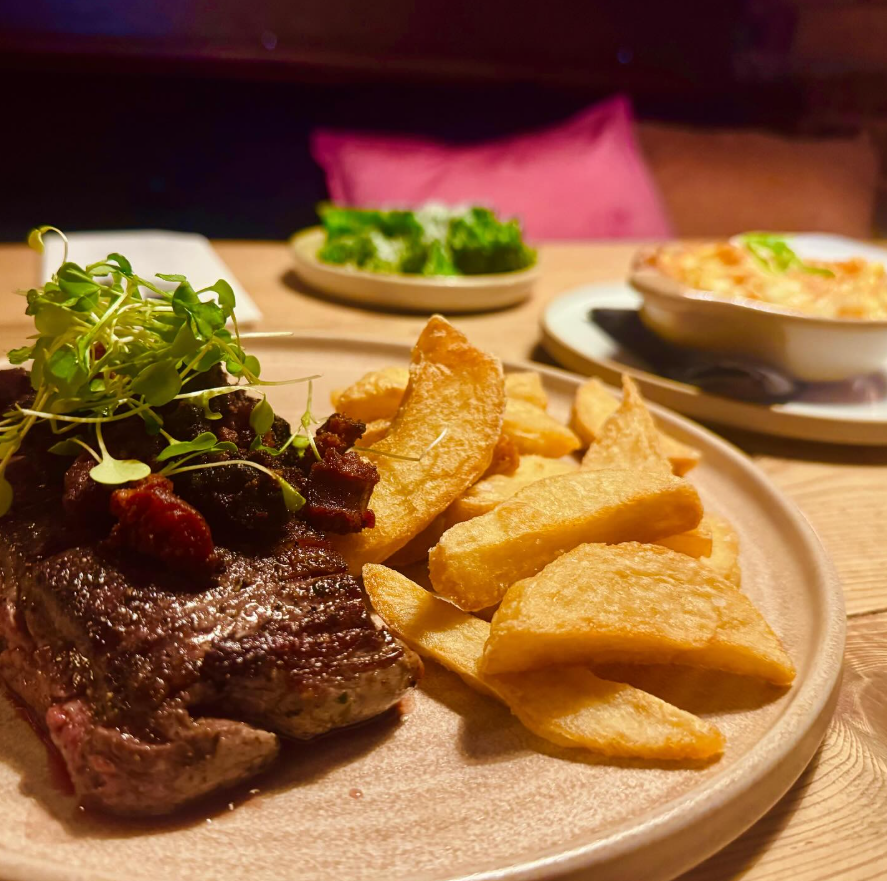 OriginalShrews's tweet image. Say hello to The Gate by Elephant & Co! 🎊
Located in Traitor's Gate Arcade, The Gate serves up indulgent brunches and steakhouse dinners.
Go American and sample the steak and eggs breakfast - you won't look back! 🥩🍳
Learn more 👉 originalshrewsbury.co.uk/business-direc…