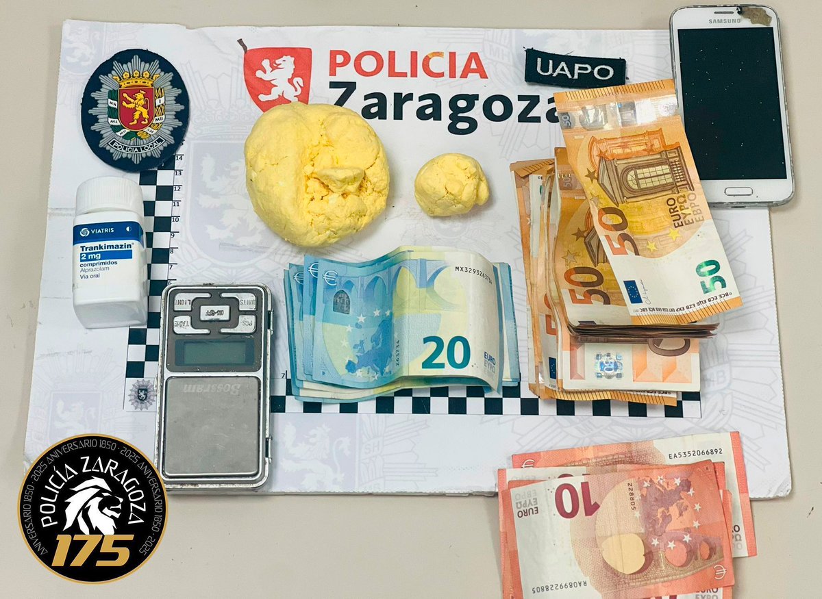 Tras recibir varias llamadas vecinales por molestias de ruidos provenientes de un vehículo estacionado con la música a todo volumen en un descampado del barrio de Valdespartera, un hombre de 43 años fue detenido el sábado por agentes de la #UAPO portando 249 gramos de "speed" y