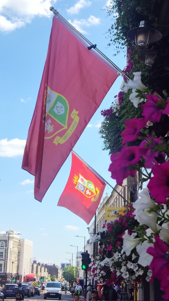 When pubs do flags right ❤️🦁

Burkes Warehouse 🇮🇪 by Dalston Kingsland station 👍