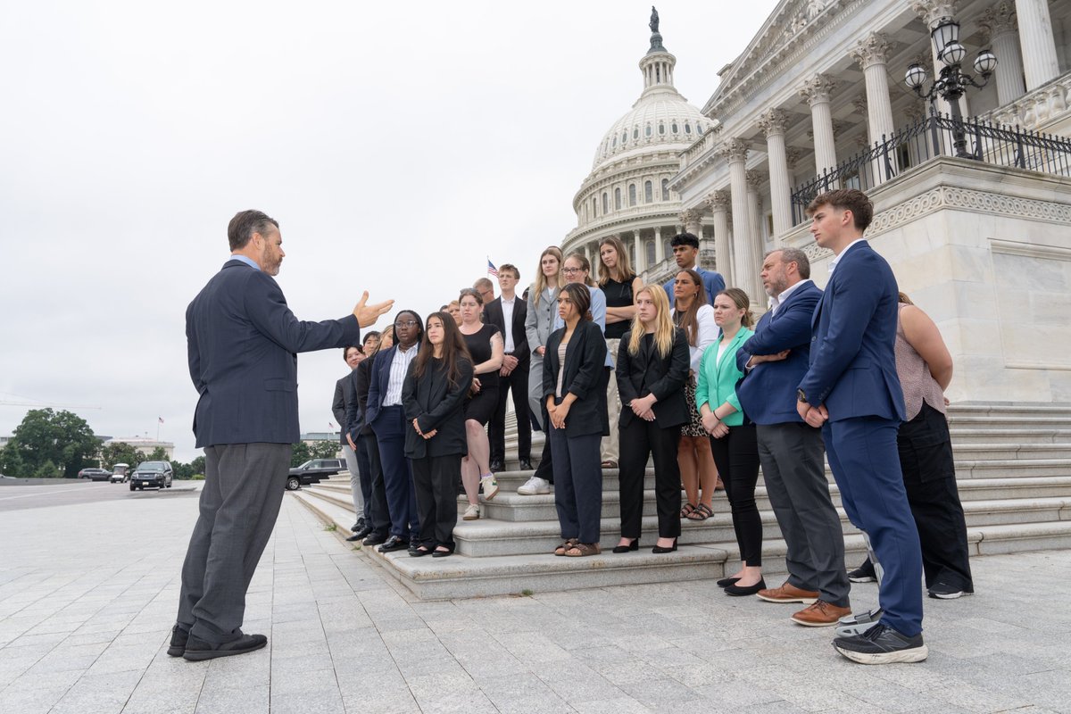 SenToddYoung's tweet photo. I recently met Indiana’s 2025 @letsstartedup Innovate WithIN State Champions during their trip to Washington.

These bright young entrepreneurs are driving the future of Hoosier innovation. https://t.co/NfnsE7PAce