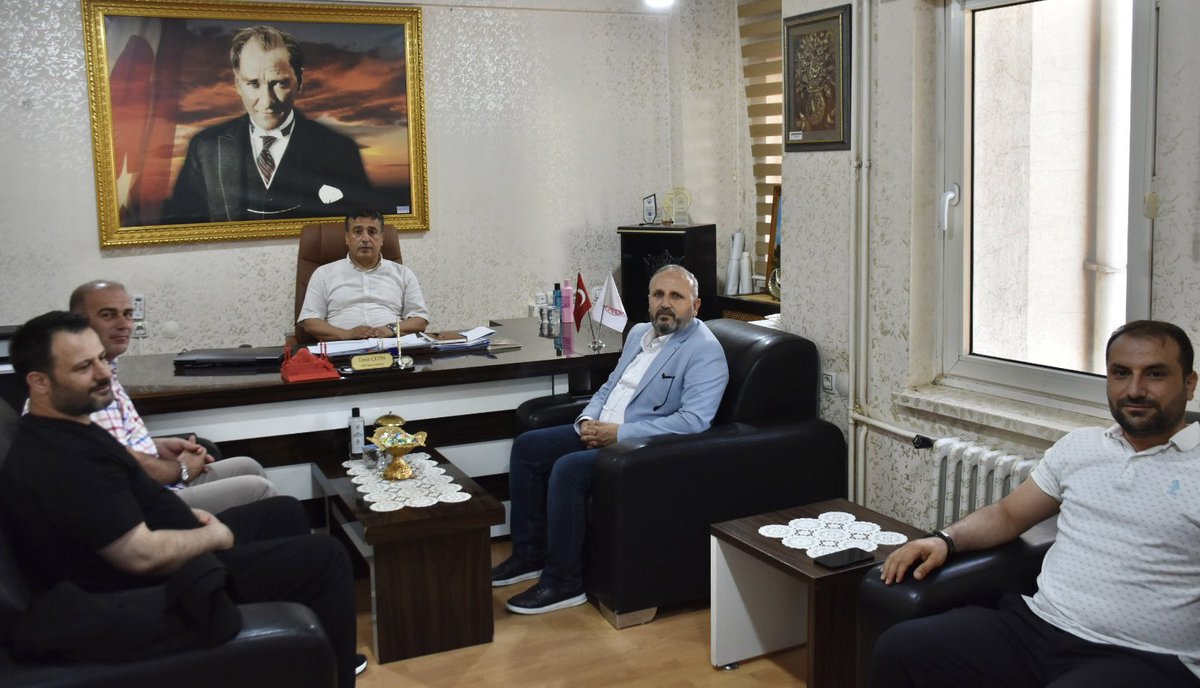 Memur-Sen ve Eğitim-Bir-Sen Mardin İl Başkanı Abdulselam DEMİR,
Yeşilay Mardin Şube Başkanı Ferit AKDAĞ,
Yeşilay Nusaybin İlçe Temsilcisi Abdulgafur KAVAK ve
Yönetim Kurulu Üyesi Abdurrezzak KAVAK,
📍 İlçe Millî Eğitim Müdürümüz Sayın Ümit ÇETİN’i ziyaret ettiler.

🤝 Müdürümüz,