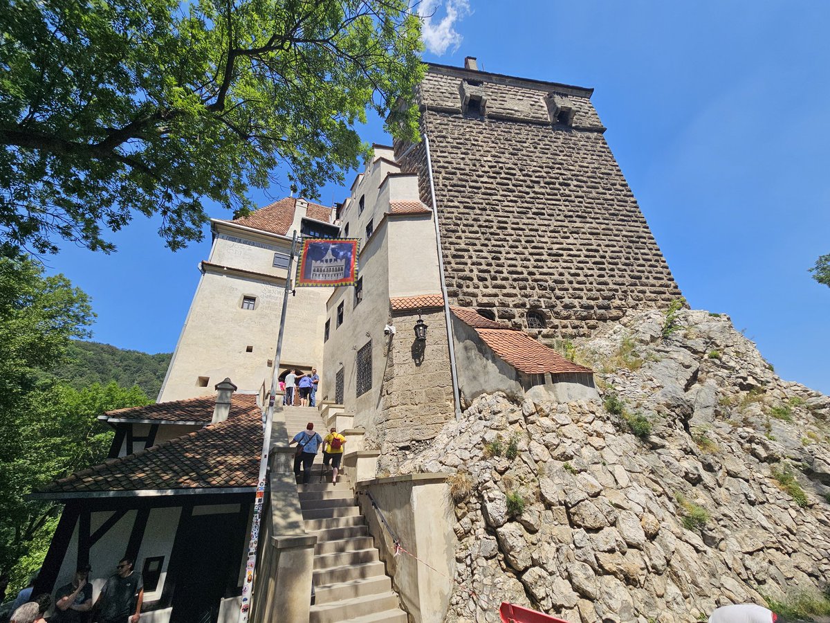 Bran castle today...

#Romania #travel #castles