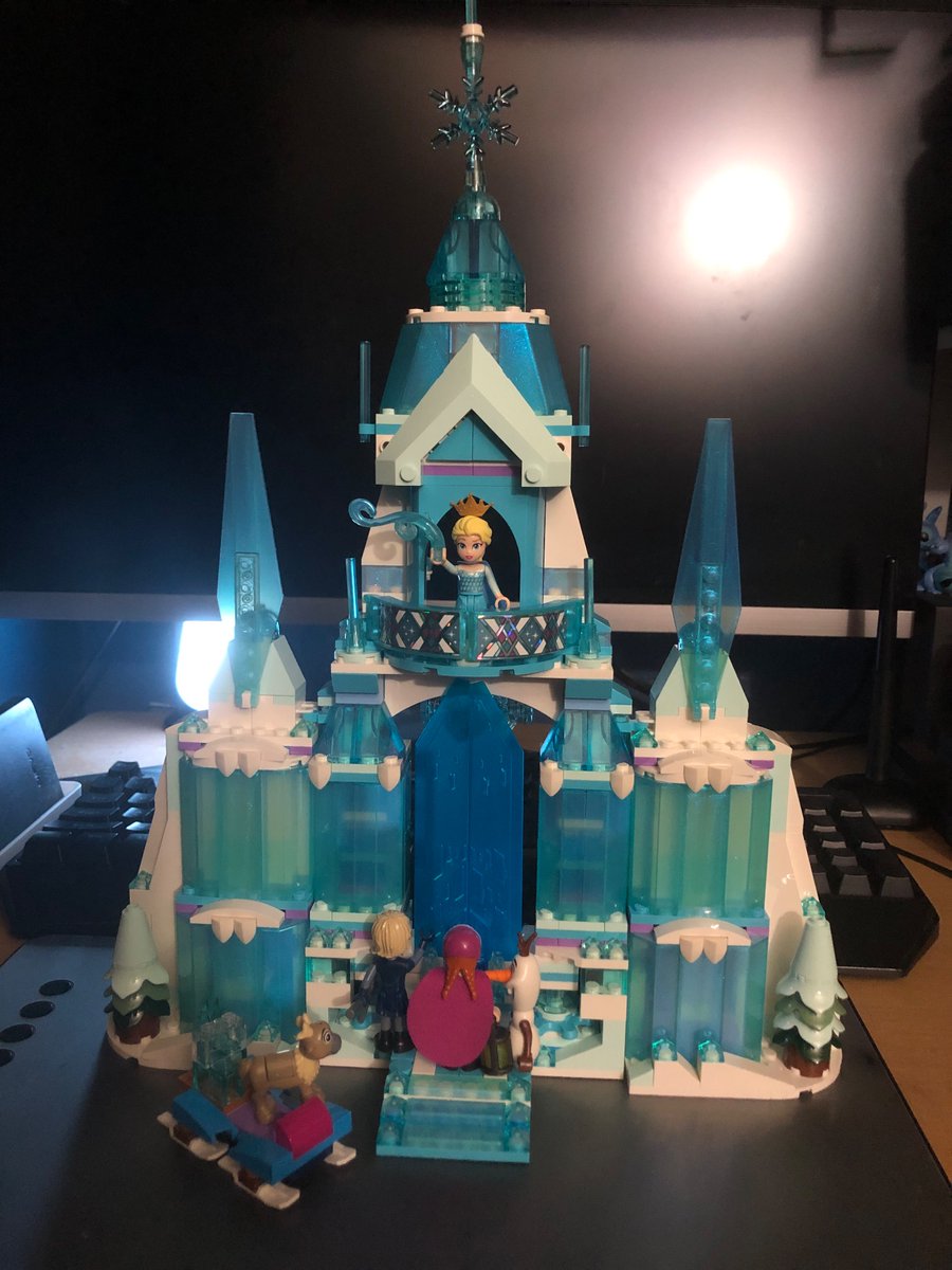 Ain't she a beauty🥰, but since I passed my AP exam yesterday, my sister bought me this as a gift (thank u sis🩷) (note: this took me 4 hours to finished, so I’m a quick builder lol)