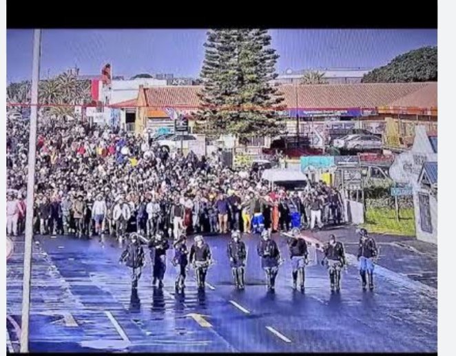 This is a service delivery protest in Gansbaai. How long before these protests become National.
Cadre's better up their already bloated security.
HKGK.