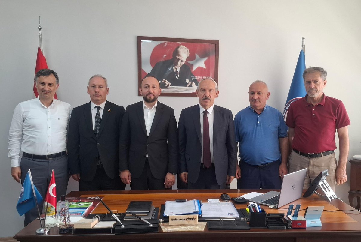 İlçe başkanımız Ahmet Uzun, yönetim kurulu üyeleri, meclis üyeleri ile birlikte  Trabzon Büyükşehir Belediyesi Sosyal Hizmetler Daire Başkanı hemşehrimiz  Muharrem Çimşit'i ziyaret ettik. İlimize, ilçemize yapmış olduğu desteklerden dolayı teşekkür ediyoruz.