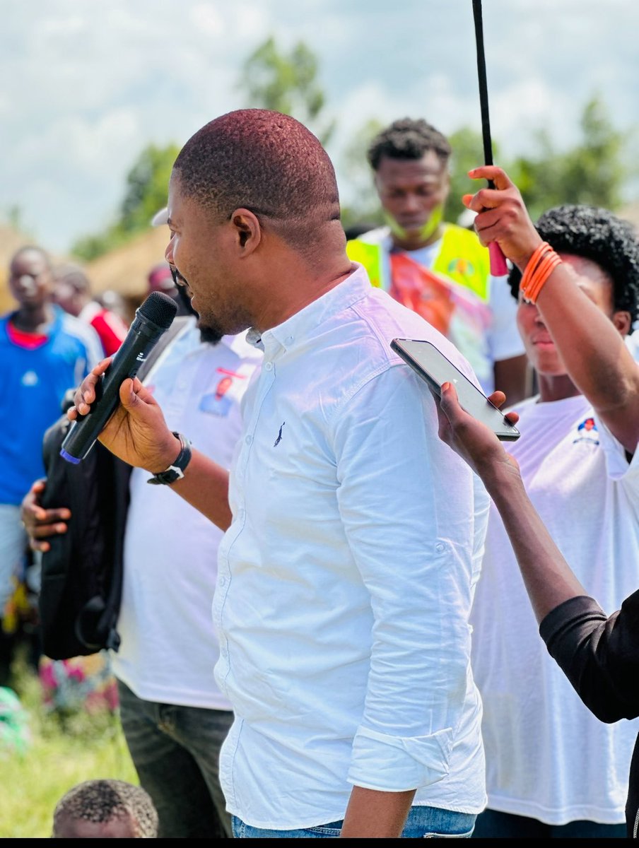 🇨🇩 Appel à l’unité de la jeunesse congolaise.

Face aux agressions répétées contre notre pays, la jeunesse congolaise doit s’unir, mettre de côté le tribalisme, et faire bloc autour de la nation.

Nous lançons un appel fort à tous les jeunes : le moment est venu de barrer la