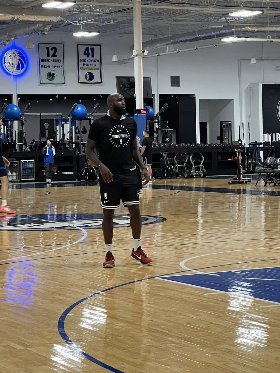 Quincy Acy is helping out at Mavs Summer League practice