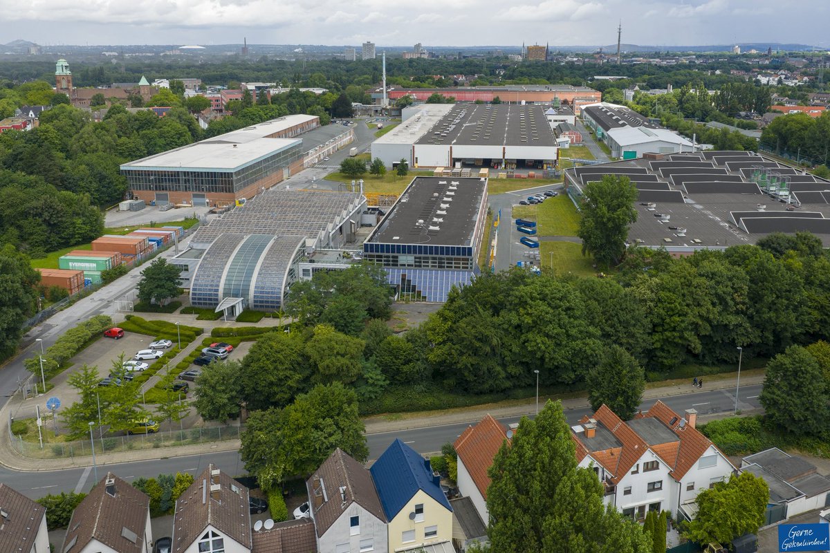 Gerne Gelsenkirchen (@ggelsenkirchen) on Twitter photo Das Bezirksfest Süd steht ja am 12. und 13. Juli vor der Tür. Wir feiern mit euch 150 Jahre #Gelsenkirchen und 50 Jahre Bezirksvertretung auf dem Ernst-Käsemann-Platz in Rotthausen. Zur Einstimmung auf das kommende Wochenende ein paar #Drohnenfotos.
(Fotos: Gerd Kaemper) Das Bezirksfest Süd steht ja am 12. und 13. Juli vor der Tür. Wir feiern mit euch 150 Jahre #Gelsenkirchen und 50 Jahre Bezirksvertretung auf dem Ernst-Käsemann-Platz in Rotthausen. Zur Einstimmung auf das kommende Wochenende ein paar #Drohnenfotos.
(Fotos: Gerd Kaemper)