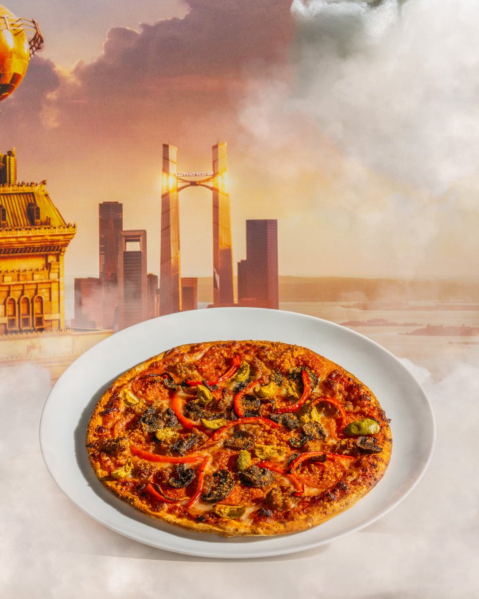 AlamoDC's tweet image. If ordinary moviegoing is your kryptonite, fly, don’t walk, to try our heroic #Superman menu, available at all shows now thru 7/29.
🔴Red Cape Margarita
🔵Krypton Cooler
🔴Superman Supreme Pizza
🔵Smallville Hot Chicken Wrap
🔴Kryptonite Cheesecake
Info: drafthouse.com/news/james-gun…