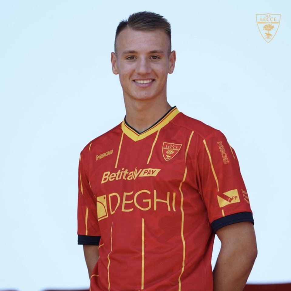 - إعارة كاماردا تزداد مثالية، حسب مصدر الفلس لاغازيتا فأن ميلان سيُعطي ليتشي مكافأة مُقابل كل مباراة يُشركوا بها فرانشيسكو، وهكذا ستضمن لعبه أكبر قدر مُمكن من الدقائق! 💎