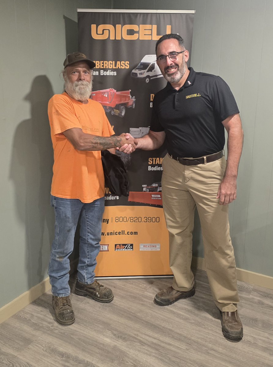 UnicellBodyCo's tweet photo. 🚨 Employee Spotlight x2! 🚨

Join us in celebrating Dennis Long and Michael Do, our Employees of the Month!

Thank you, Dennis and Michael, for everything you do to keep Unicell moving forward!

#EmployeeOfTheMonth #TeamUnicell https://t.co/5rGVTnfoMm