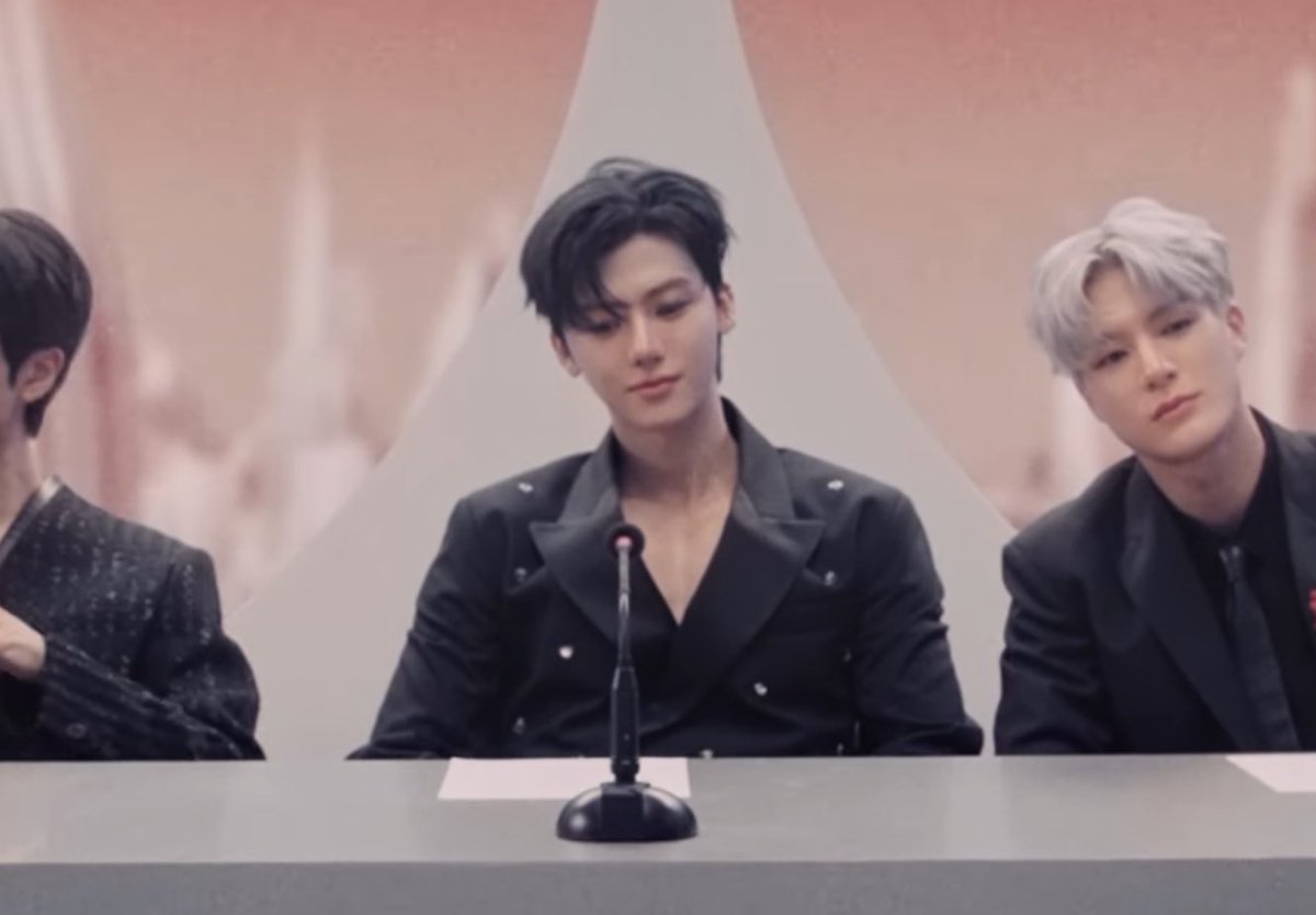 รักการแสดงของแจมินมาก นิ่ง ยิ้มนิดๆ แบบผู้คุมเกม