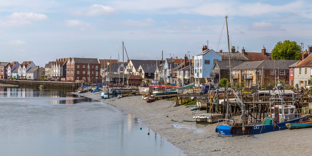 On the banks of the River Colne sits #Wivenhoe. Home to a bustling community, it has a history of ship building and fishing, which you will be able to discover on this tour along the river bank and through the lanes. Book below! 👇
visitcolchester.com/event/wivenhoe…
#colchester #essex