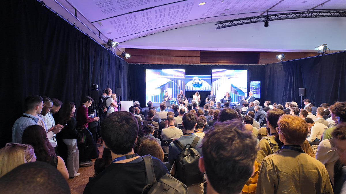 Packed house for Val Bercovici's @RAISESummit panel! Standing room only—huge demand for AI infrastructure solutions and for open seats!

Great conversation on scaling AI without hitting infrastructure walls that slow everything down. Two more sessions tomorrow at