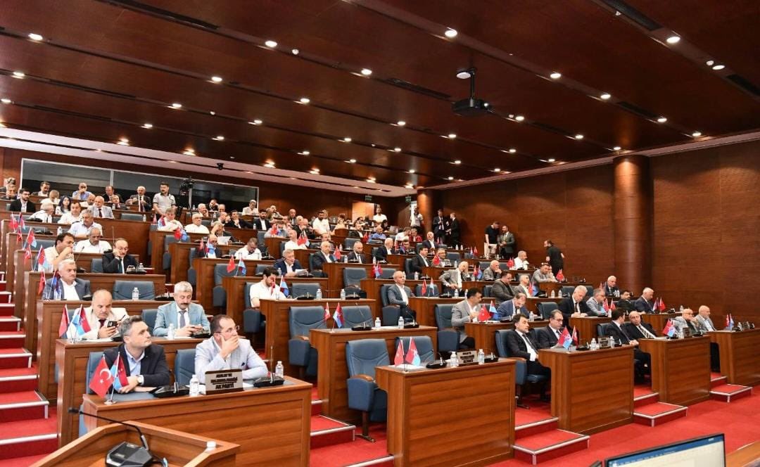 İlçe başkanımız Ahmet Uzun, Belediye Başkanımız Fuat Koçal, yönetim kurulu üyeleri, meclis üyeleri ile birlikte Büyükşehir Belediye Başkanımız Ahmet Metin Genç başkanlığında yapılan meclis toplantısına katıldık.