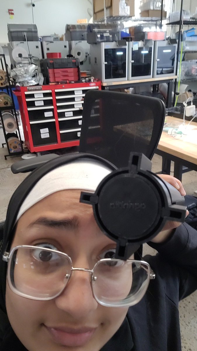 AqsaChoudryfrfr's tweet image. Agrinota is my love letter to nature—
A smart urban forestry IoT system born from curiosity, trees, and quiet moments staring at leaves.
What started as a figment is now real: a network of sensor stakes that track light, soil, humidity, temp...
And yes, even smoke + flame—to…
